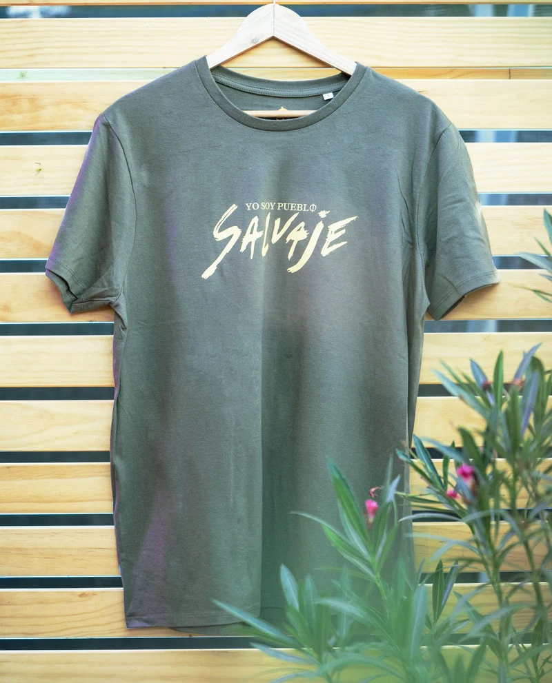 Manuel Carrasco - Camiseta Unisex "Yo Soy Pueblo Salvaje" Verde