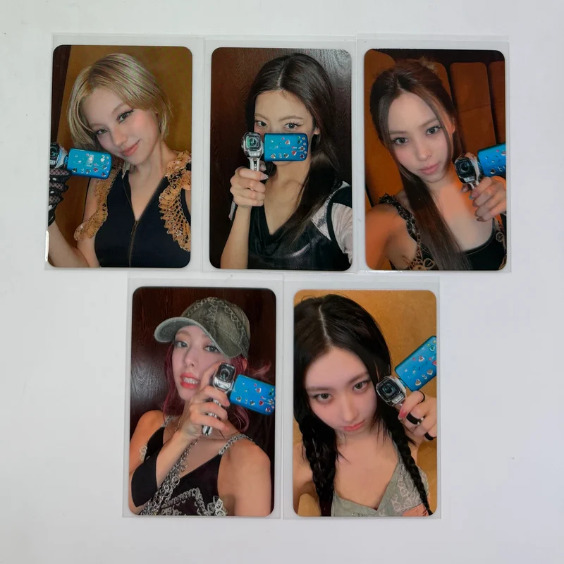 [LUCKY DRAW EVENT] [ITZY] Tunnel Vision : Pop Up Store POB Photocard