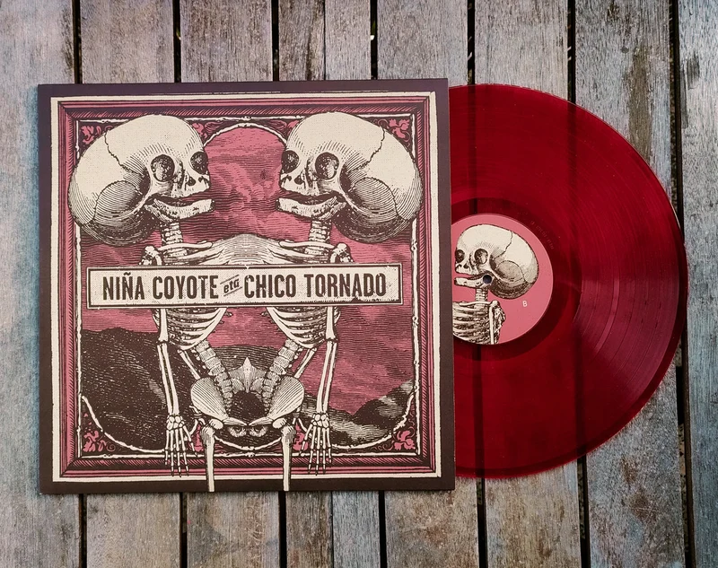 NIÑA COYOTE eta CHICO TORNADO [BLOODY RED]