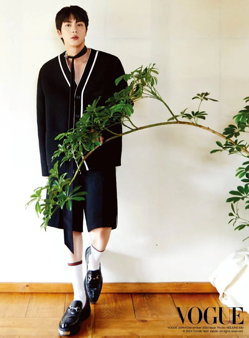 JIN (BTS) - VOGUE (DECEMBER JAPAN ISSUE)