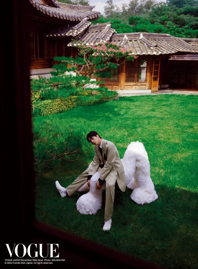 JIN (BTS) - VOGUE (DECEMBER JAPAN ISSUE)