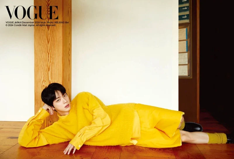 JIN (BTS) - VOGUE (DECEMBER JAPAN ISSUE)