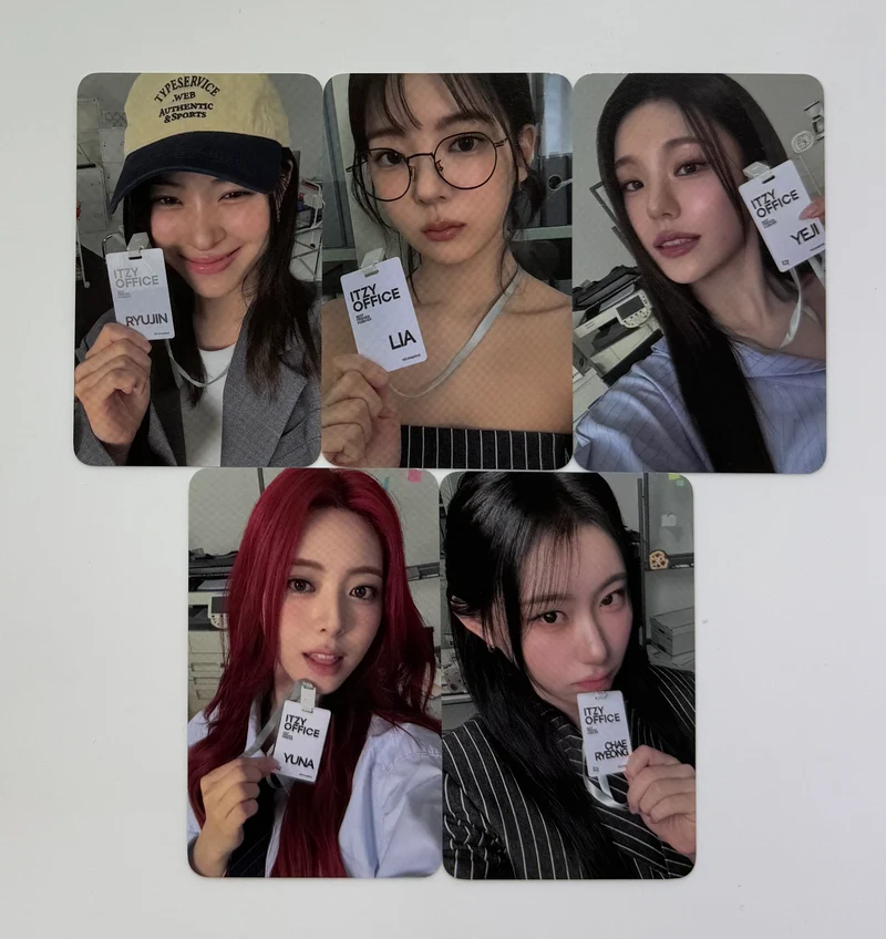 [ITZY] 2025 Seasons' Greetings : POB Photocard